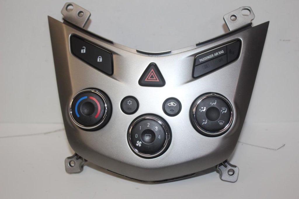 2015-2016 CHEVY SONIC A/C TEMPERATURE CLIMATE CONTROL BEZEL 94781800